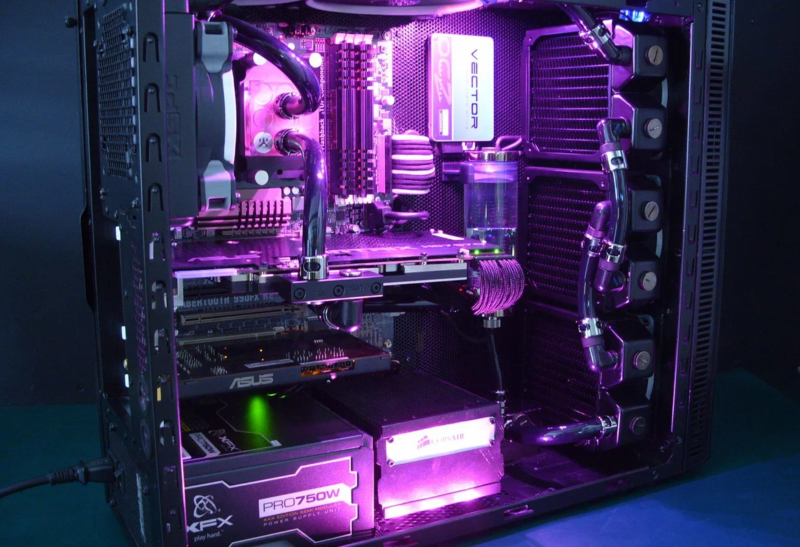 Pc a10 pro. Phanteks Enthoo Elite. Топовый ПК 2022. Игровой системный блок 2022. Современный мощный компьютер.