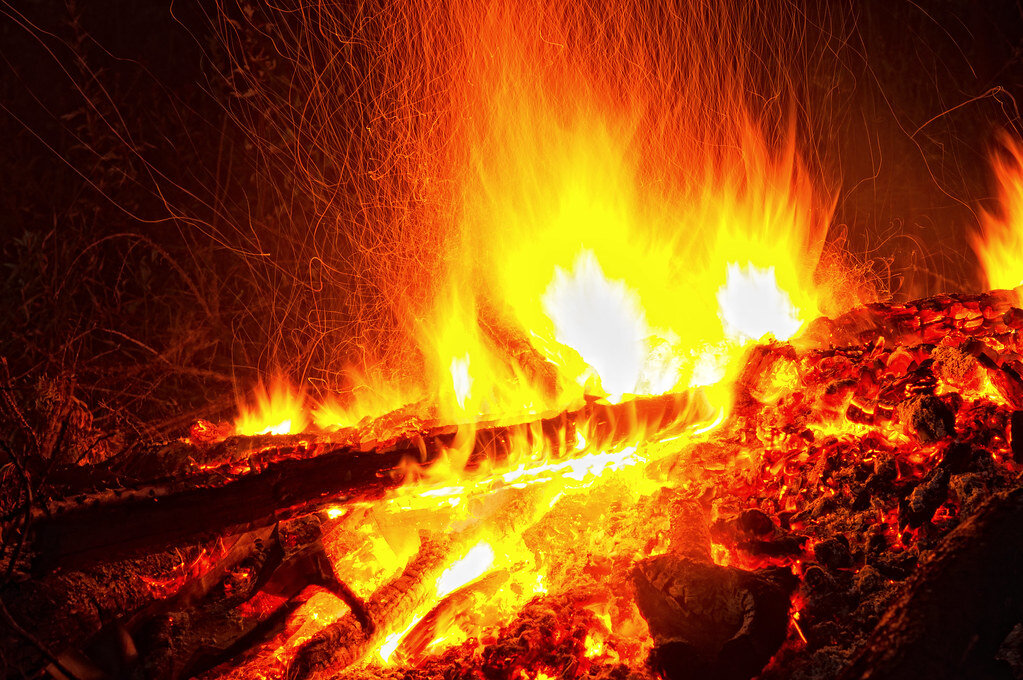 Преисподняя ад чистилище. Картинки демонов. Адский фон. Ночь в аду. Ад огонь.