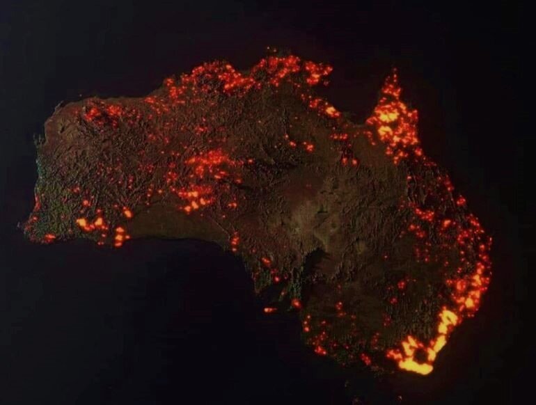 Вид из космоса на пожары в Австралии