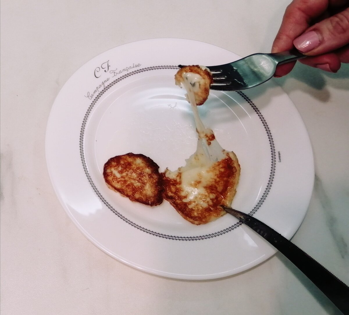 Жареный сулугуни. А вам в какой панировке нравится больше?