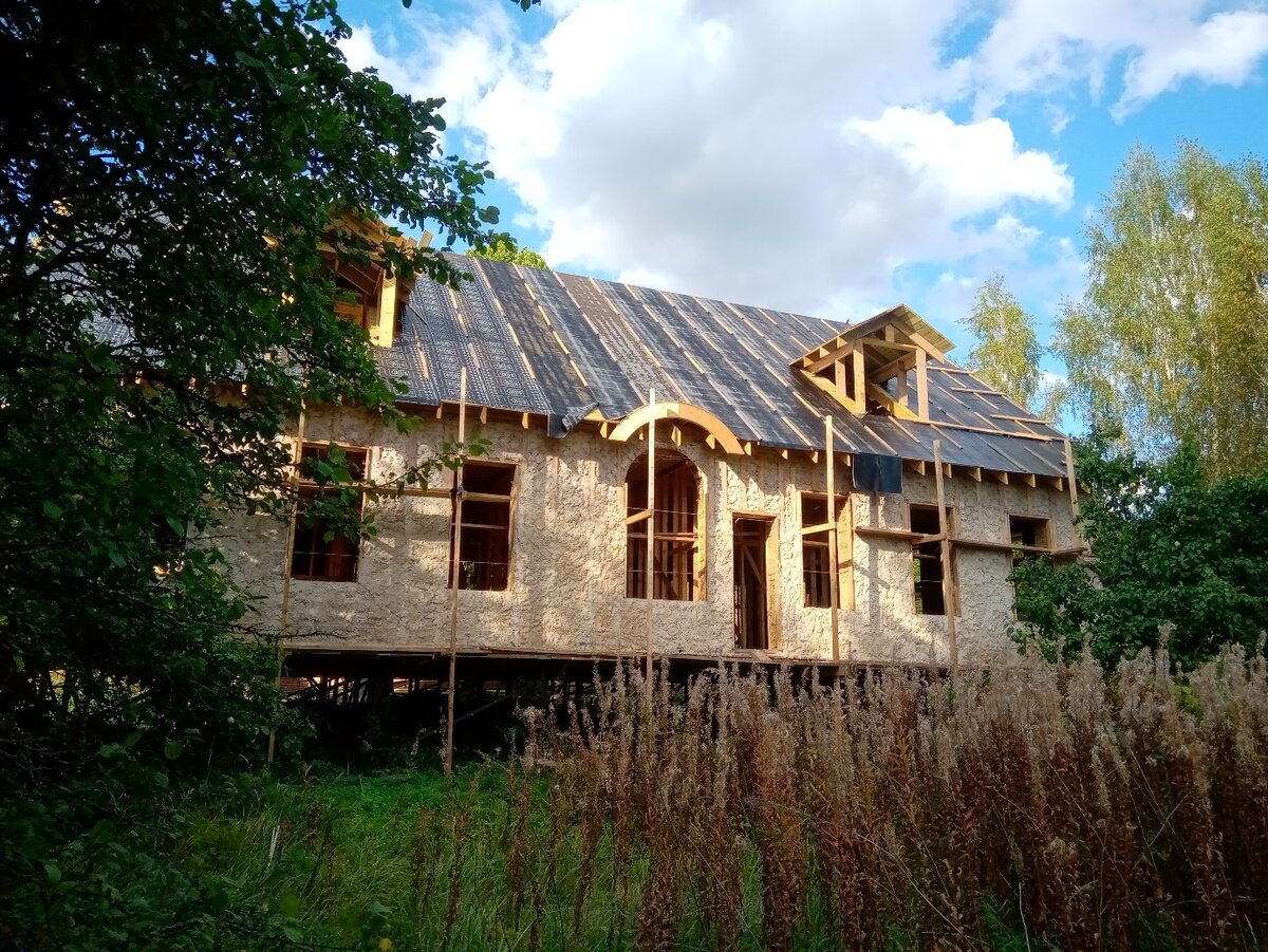 Один из "соломенных" домов.