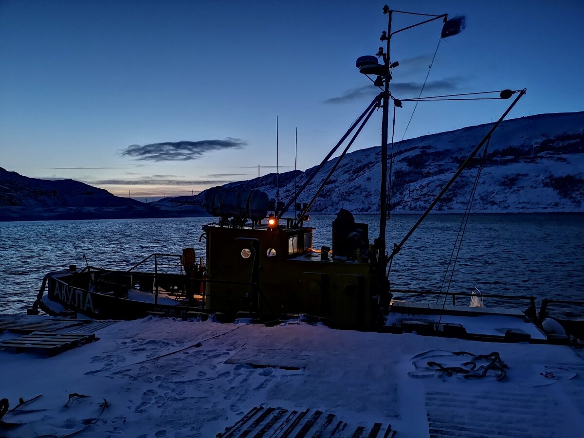 Рыбацкая лодка на Новый год