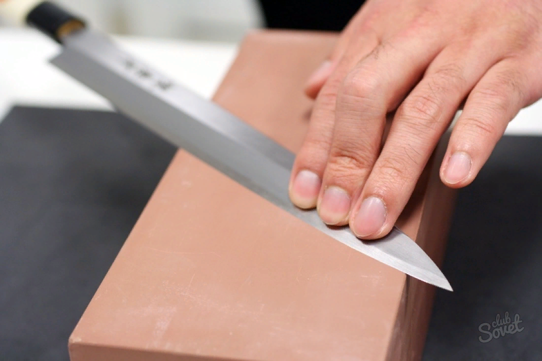 Заточка предмет. Заточка кухонных ножей. Брусок для заточки ножей. Правильная заточка кухонного ножа. Наточенный кухонный нож.