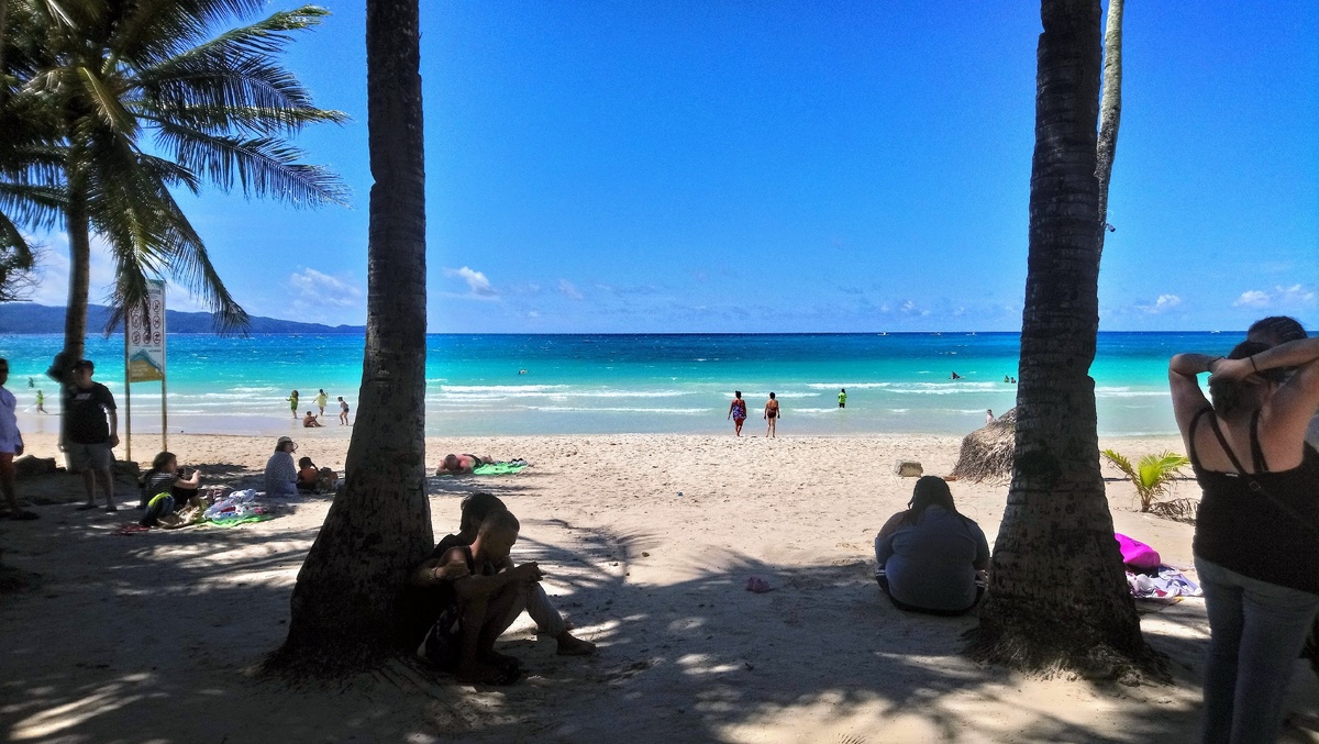 Это он - white beach и он прекрасен (фото автора) 