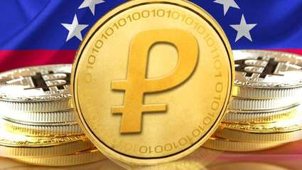

В Венесуэле торговцы отказываются принимать El Petro


Розничные торговцы в Венесуэле перестали принимать платежи в национальной криптовалюте El Petro, называя ее аферой. Все дело в том, что при обмене цифровых денег на традиционные, центральный банк выдает боливар по многократно заниженному курсу.

В Венесуэле торговцы отказываются принимать El Petro
Исполнительный директор Национального совета торговли и услуг Венесуэлы Consecomercio Жозефина Сальватьерра пояснила, что ЦБ производит обмен El Petro на боливар по курсу покупки. Из-за того, что в 2019 году валюта страны потеряла почти 99% стоимости, вложения в цифровые деньги практически обесценились, сказала эксперт.

Критику по отношению к El Petro также выразила бывший глава Consecomercio Мария Каролина Узкатеги. По ее словам, национальная криптовалюта Венесуэлы — это мошенничество, так как ее официальный курс не соответствует действительности.

«El Petro — это мошенничество против розничного продавца. То, что он мог сделать с ней в начале года кардинально отличается от того, что можно позволить с ней сейчас», — заявила Узкатеги.


Один из способов реализовать El Petro — продать ее на сервисе LocalBitcoins. Однако и здесь курс криптовалюты El Petro расходится с номиналом в $60, ее можно обменять только за полцены.

Стоит отметить, что Венесуэла пытается продать 4,5 млн баррелей нефти за El Petro.

В то же время, Венесуэла просит Россию построить социальное жилье за El Petro.

Также в Венесуэле выпустили банковские карты, поддерживающие El Petro