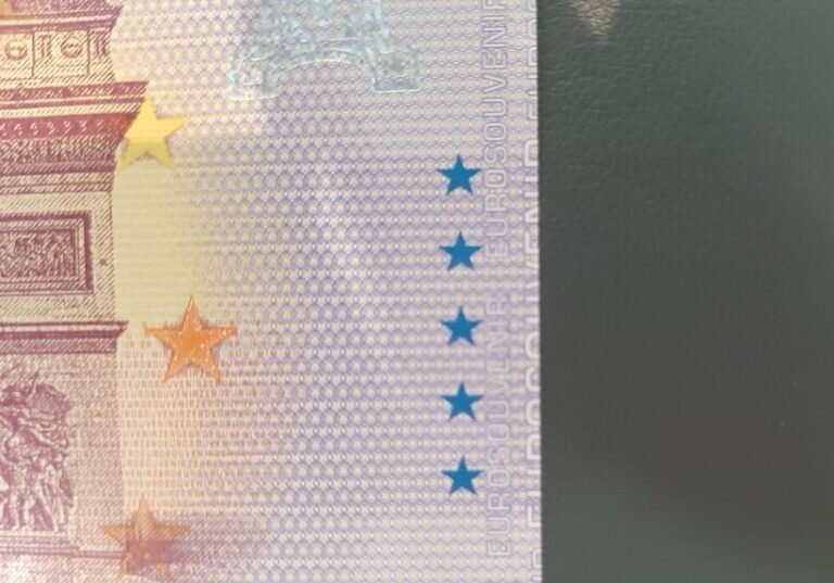 Деталь глубокой звезды - банкнота с нулевым евро 2020
