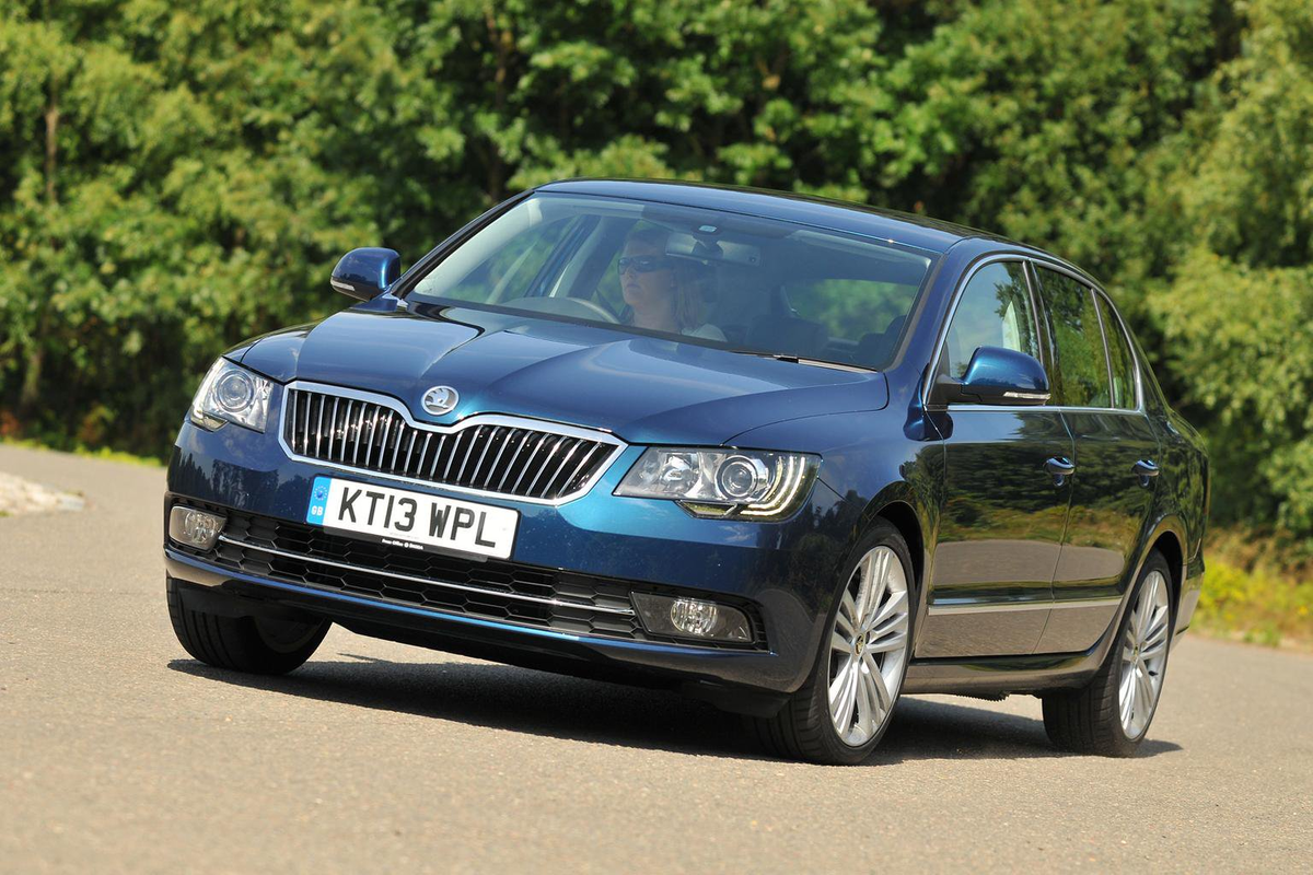 Суперб какой класс. Шкода Суперб 2013. Шкода Суперб 1. Skoda Octavia Superb.