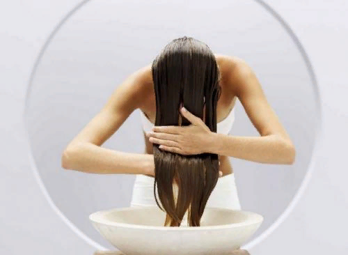 Сколько волос выпадает во время мытья головы — по этому числу определяется здоровье локонов