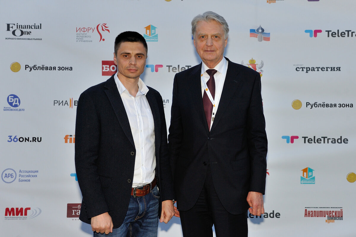 Финансовый омбудсмен Павел Алексеевич Медведев, политик, депутат.Именно он был инициатором и участвовал в разработке законопроекта о страховании и защите банковских вкладов. Был специалистом-экспертом по экономическим вопросам сначала Председателя Верховного Совета РСФСР, затем Президента РФ. 