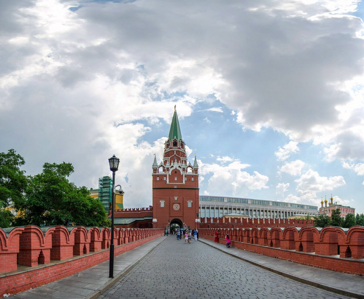 Башни красной площади в москве названия и фото