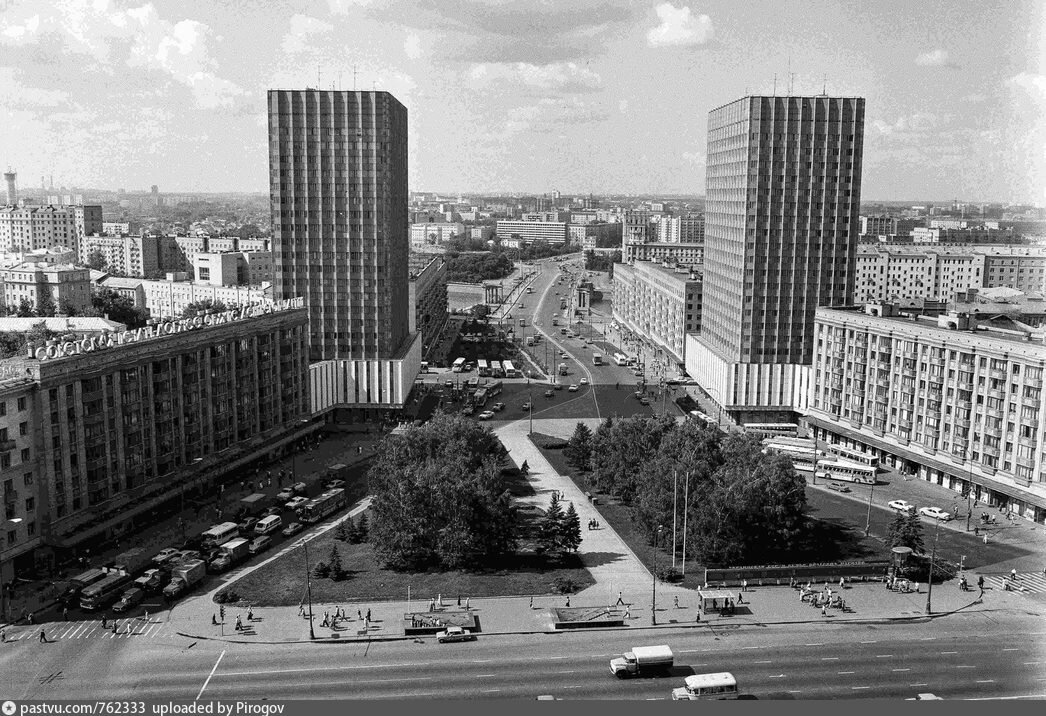 Смоленская улица, корпуса гостиницы "Белград", 1984 г. Автор В. Соболев.
