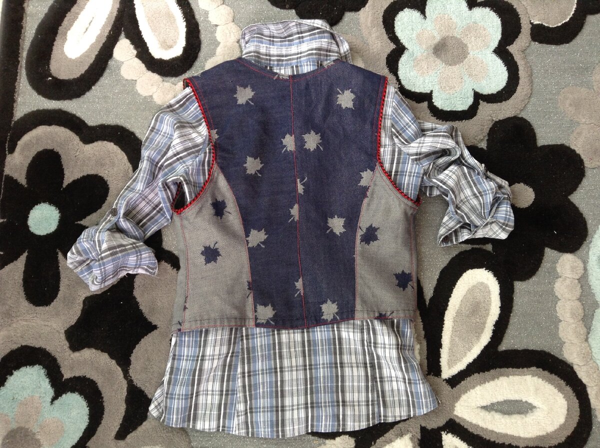 Спинка джинсового жилета.