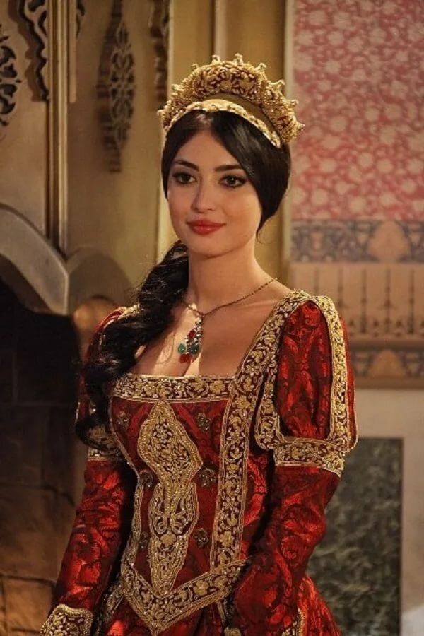  Изабелла Кастильская (Мелике Ипек Ялова)