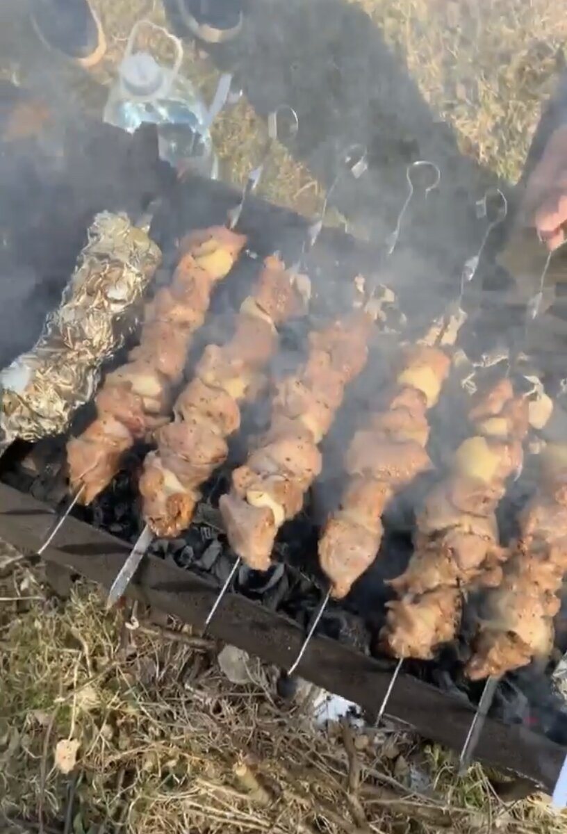 запечённый картофель и шашлык 