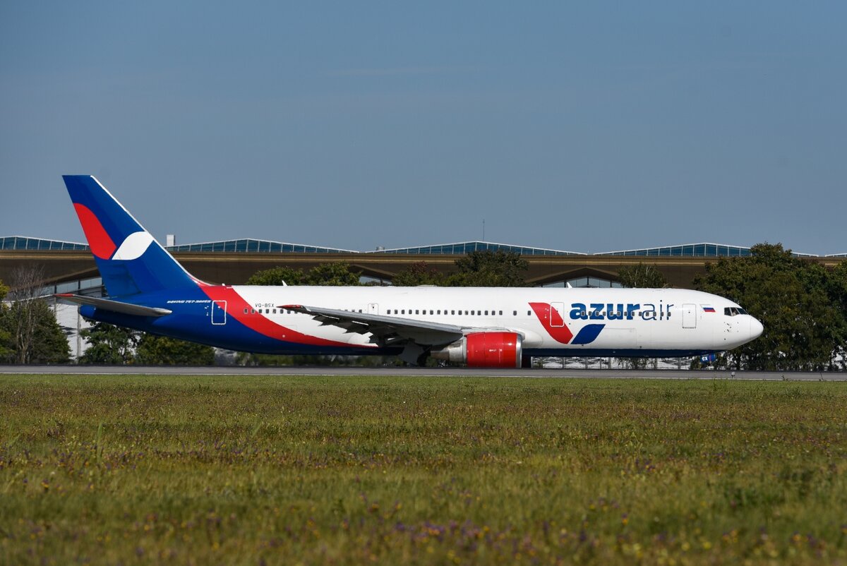 Азур эйр рейс zf. Azur Air 787. Азур Эйр самолеты. 767-300 Azur Air. Пулково Azur Air.