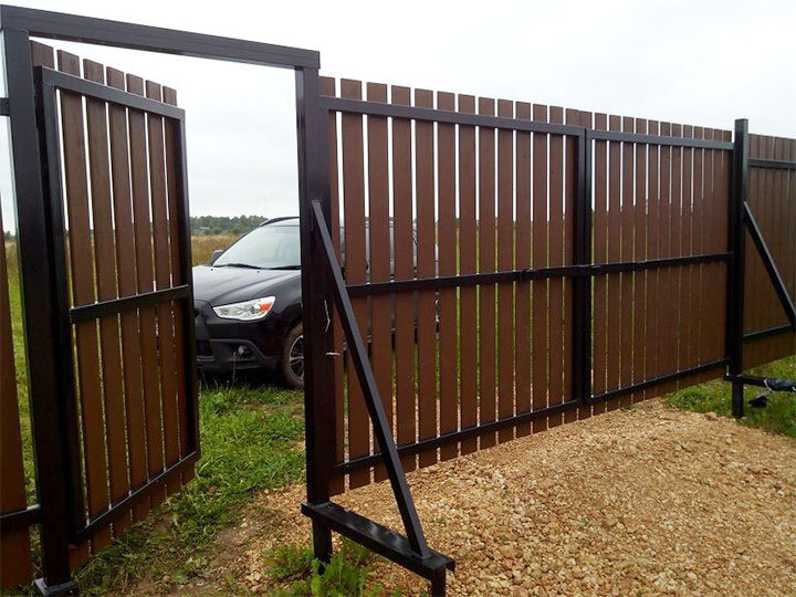 Забор из профнастила своими руками: пошаговая инструкция по строительству забора, фото и видео
