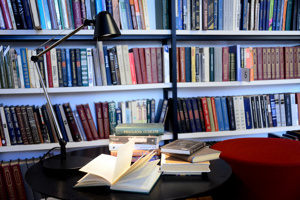 На фото: библиотека им. Ф.М. Достоевского