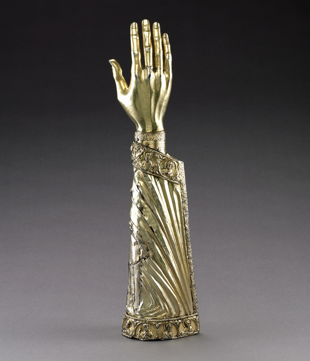 Arm Reliquary of the Apostles, German (Lower Saxony) (фото: https://projects.mcah.columbia.edu/treasuresofheaven//relics/Arm-Reliquary-of-the-Apostles.php)