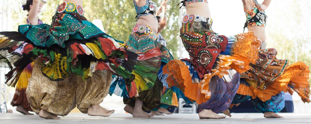Неудержимый полет юбок от Центра трайбл-культуры и пластики тела "Mango". Фотограф Нина Паршина.