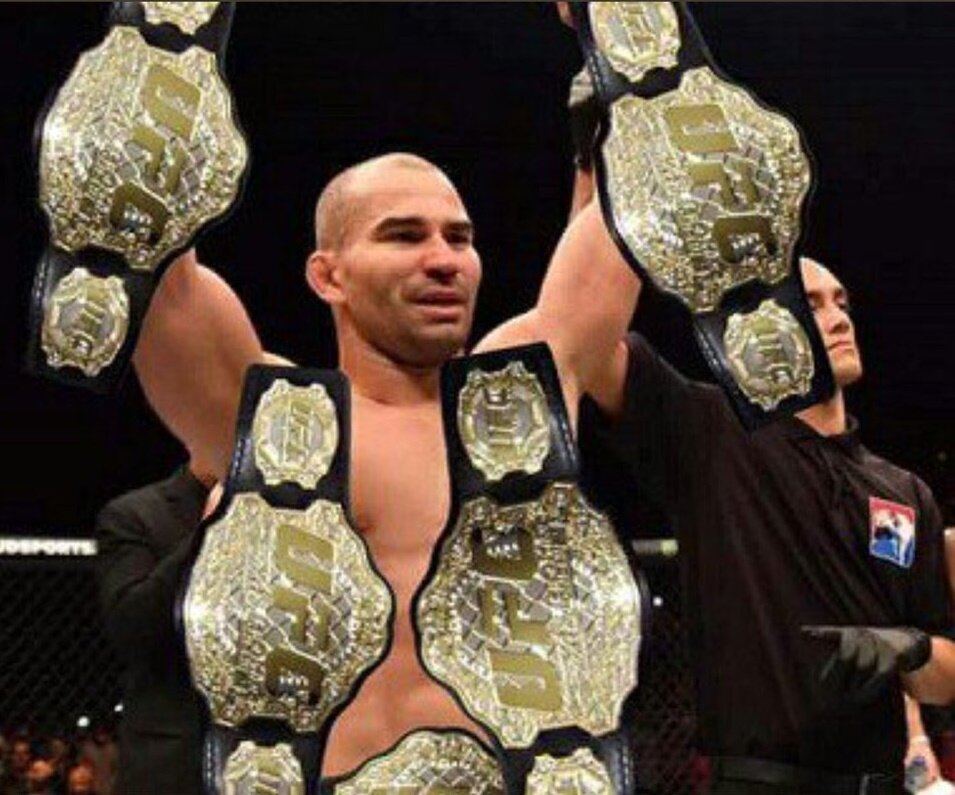 Нет что бы вспомнить легендарных бойцов.