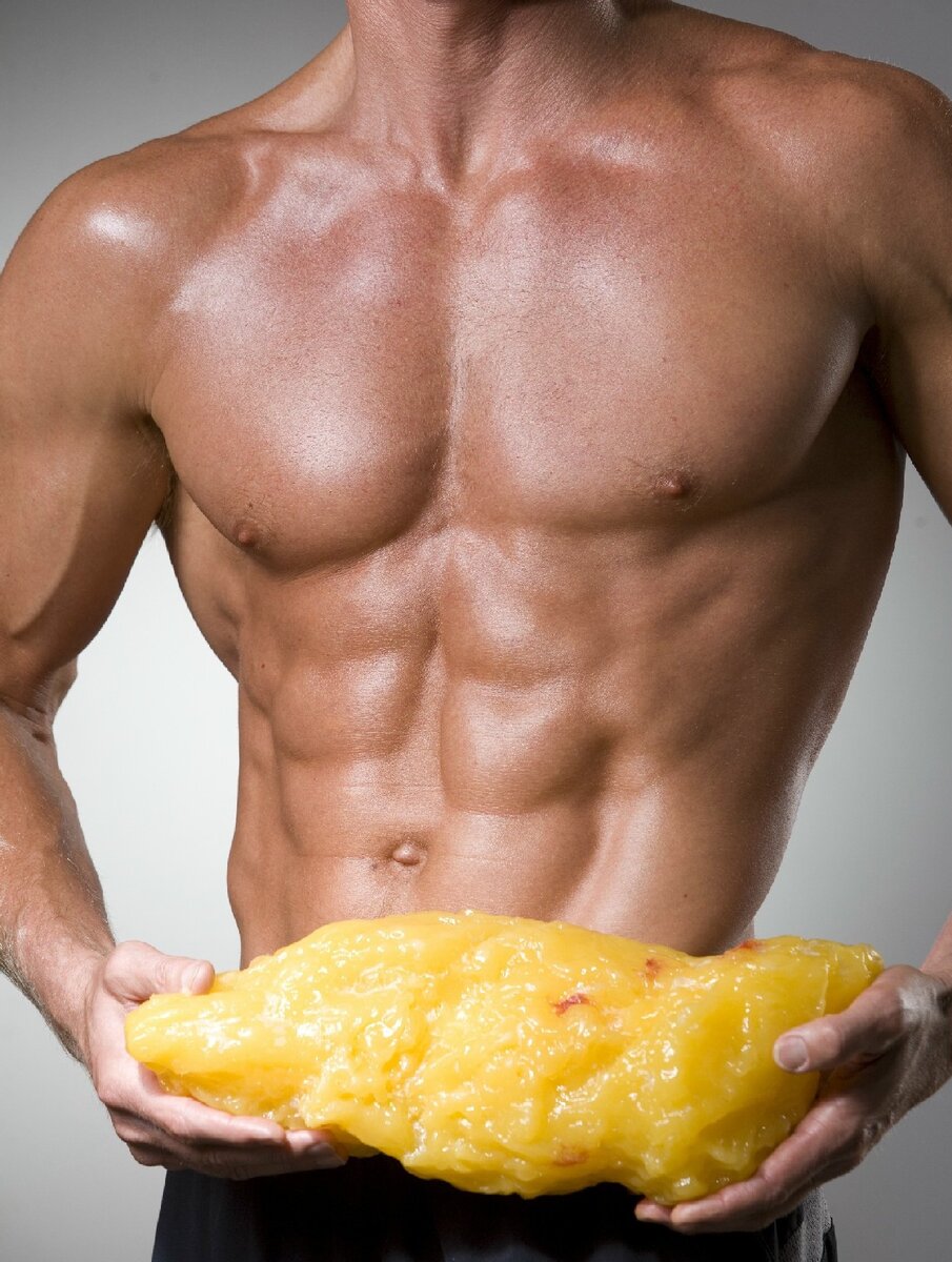 Человек с лишним весом в руках