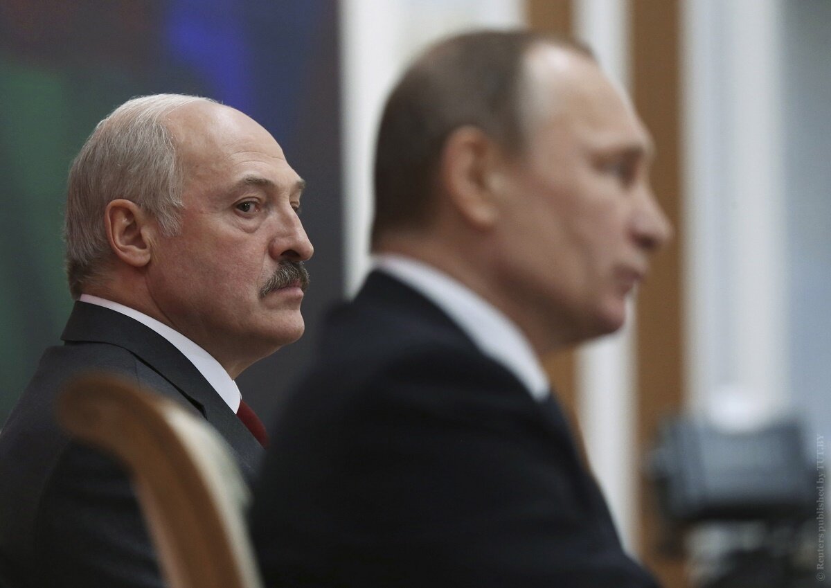 Макрон призывает Путина принять меры в отношении Лукашенко.