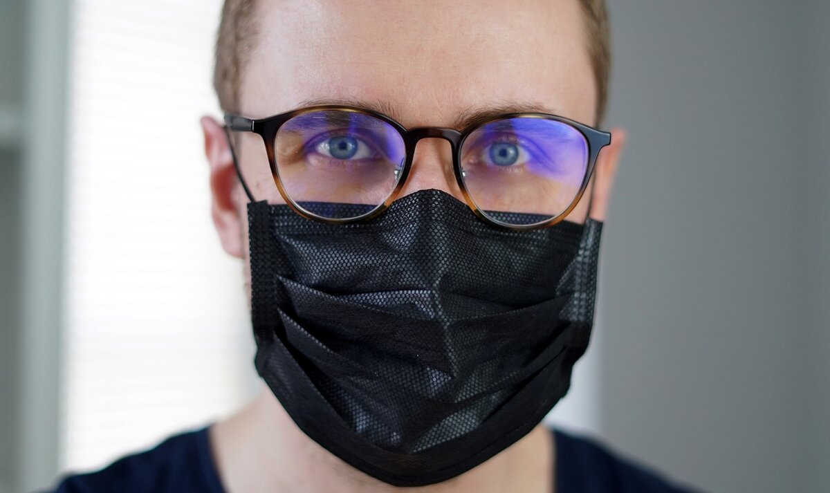 Как носить очки с маской, чтобы они не запотевали