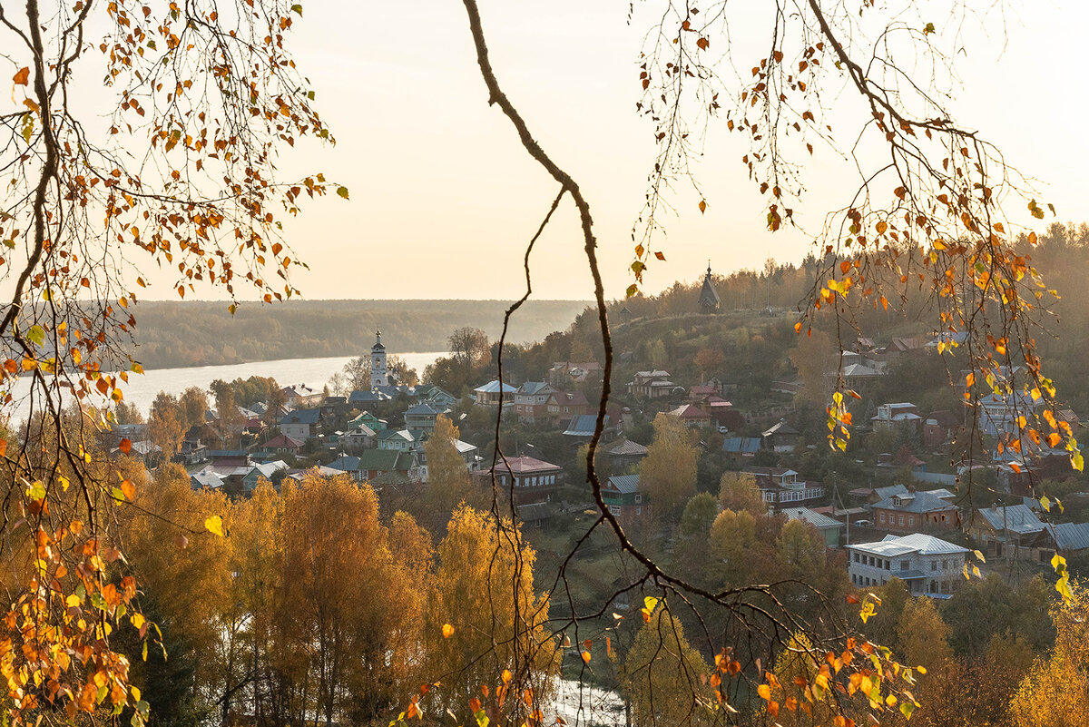 Погода в плесе на неделю. Осень Плес Соборная гора. Соборная гора Плес ноябрь 2021. Плес октябрь 2021. Осенний плёс Ивановская область.