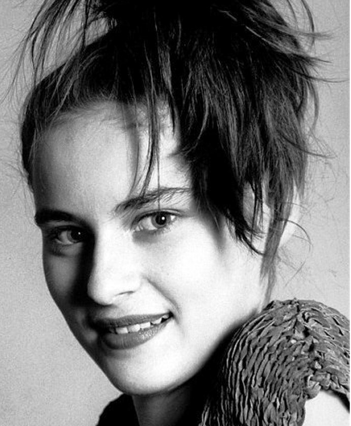 Мелания в юности