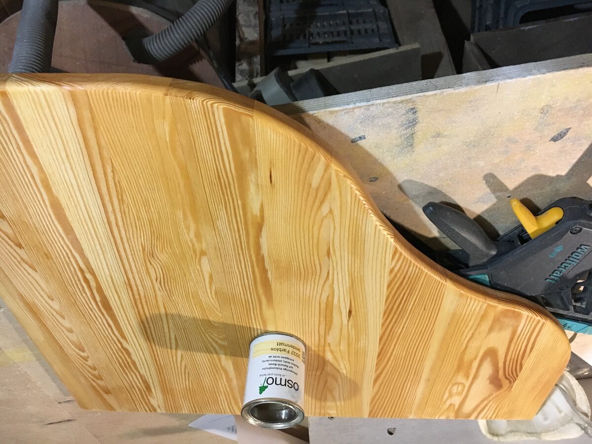 Лиственница покрыта маслом OSMO 3032 (шелковисто-матовое). Яндекс почему-то решил перевернуть фотку сам.