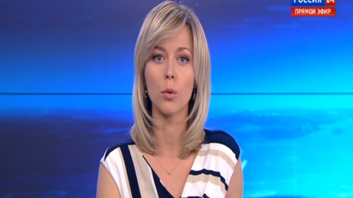 Романс"Глаза задумчивые твои". 
Глаза задумчивые твои
Меня уводят в грёзы.
Голос чудесный озаряет меня;
От счастья в душе моей слёзы,
Трепещут от нашей нежности небеса.

Иду одиноко по тропе любви,
Вижу образ твой дорогой.
Счастьем полны проходящие дни,
Нежность расцветает под луной.
Счастьем полны проходящие дни,
Нежность расцветает под луной.

Краса влечёт очарованием своим,
Вижу я силуэт прелестный,
Мир прекрасный любовью удивим,
Озаряет меня голос чудесный.
Мир прекрасный любовью удивим,
Озаряет меня голос чудесный.

04.12.2014 год.