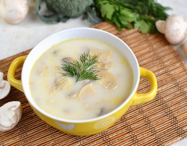 Keto Low Carb Creamy Chicken Mushroom Soup - A luxurious ketogenic chicken soup 