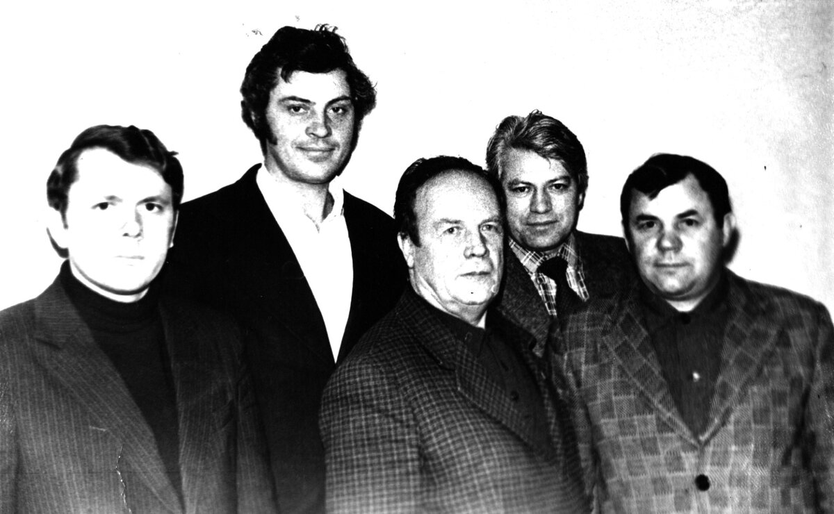 В центре - Иван Дмитриевич Донцов