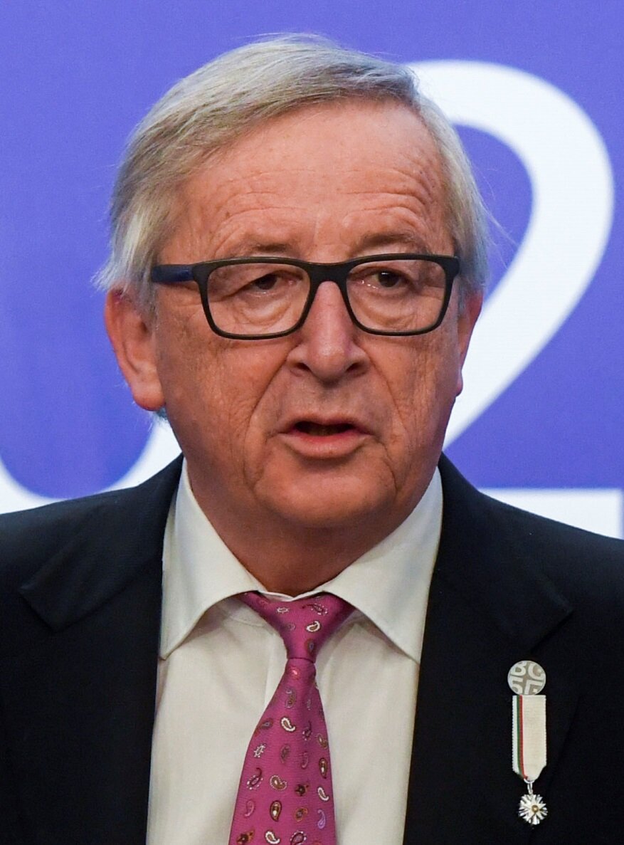 Жан-Клод Юнкер—Председатель Европейской комиссии с 2014 по 2019 год. Он отрицательно относится к деятельности Виктора Орбана.