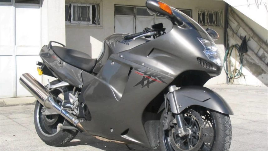 11 — Honda CBR1100XX Super Blackbird