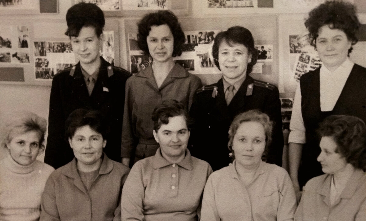 В моём родном ОВД в начале 70-ых погоны носили считанные единицы... Фото из личного архива автора.