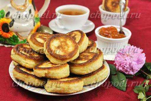 Вкусный завтрак на столе. Фото vypechka