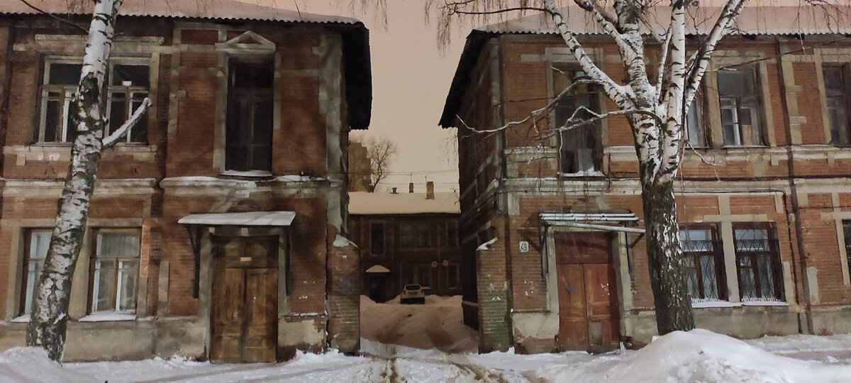 Максима Горького, 49.