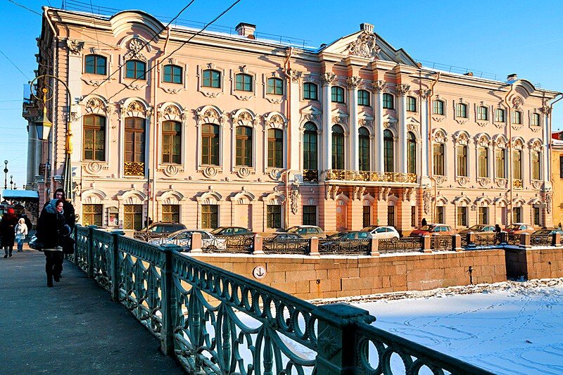 Дворец строганова в петербурге. Строгановский дворец Растрелли. Строгановский дворец Невский проспект. Франческо Бартоломео Растрелли Строгановский дворец. Русский музей Строгановский дворец.