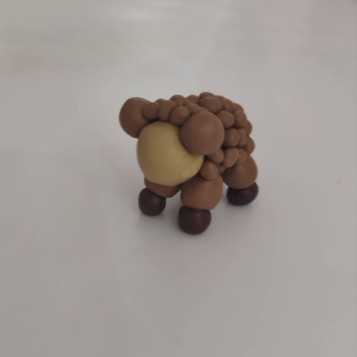 Что можно сделать из коричневого пластилина Pin by Nadezda B. on Идеи для вдохновления Polymer clay owl, Polymer clay creati