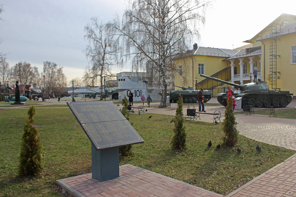 Бор - город с канатной дорогой, редкими памятниками Сталину, Ленину,  Горькому и Шаляпину, а также старыми домами и воинскими мемориалами | Олег  Еверзов | Дзен