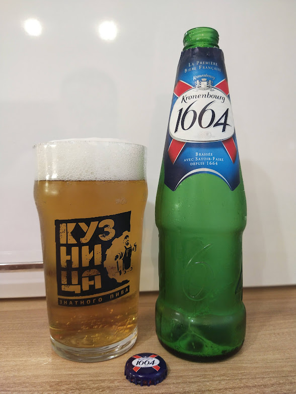 Эту бутылку не с какой другой не перепутаешь)))