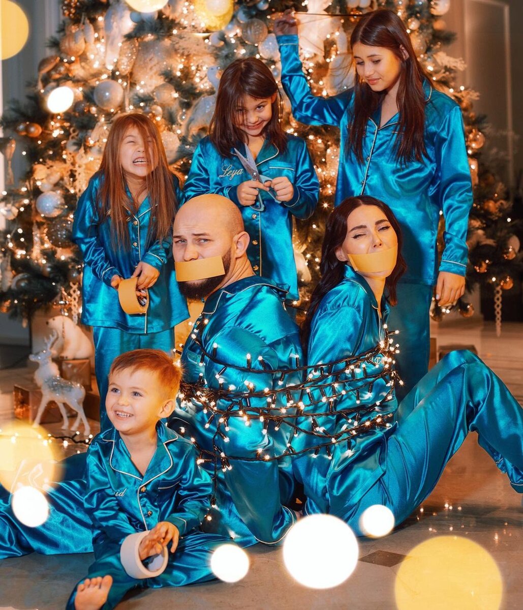    Оксана Самойлова и Джиган с детьми Фото: Инстаграм (запрещен в РФ)