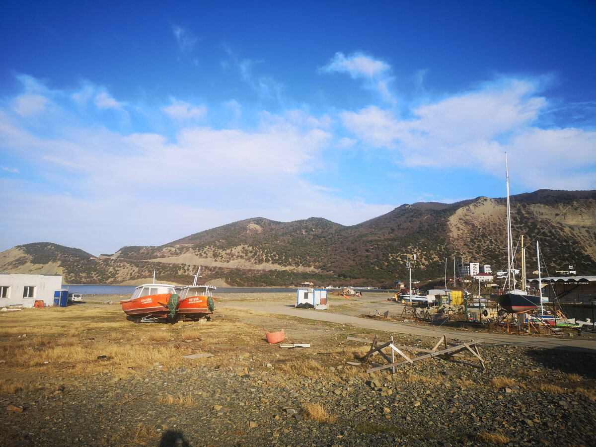 Забытые лодки и чужие корабли