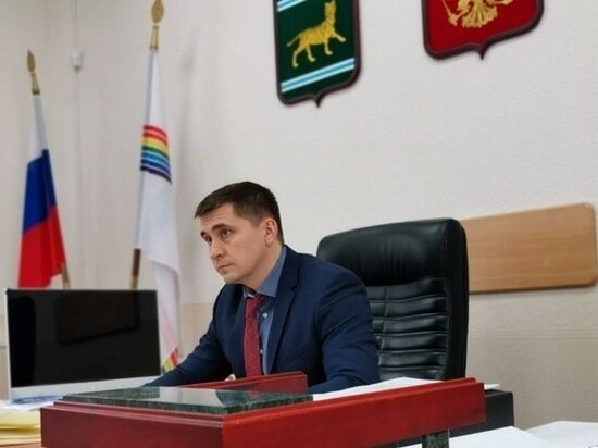     Мэр Биробиджана поздравил горожан с Днем Конституции. ФОТО: телеграм-канал главы Биробиджана Максима Семенова