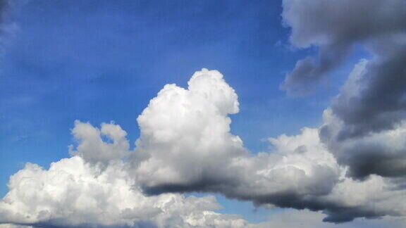     В Ростовской области жители Константиновского района заявили, что услышал громкий хлопок в небе, сообщили они в Telegram.