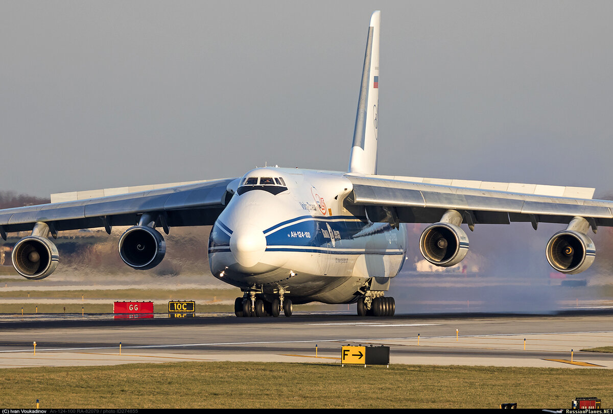 Самолёт грузовой Ан-124 .  фото: картинки  яндекса.