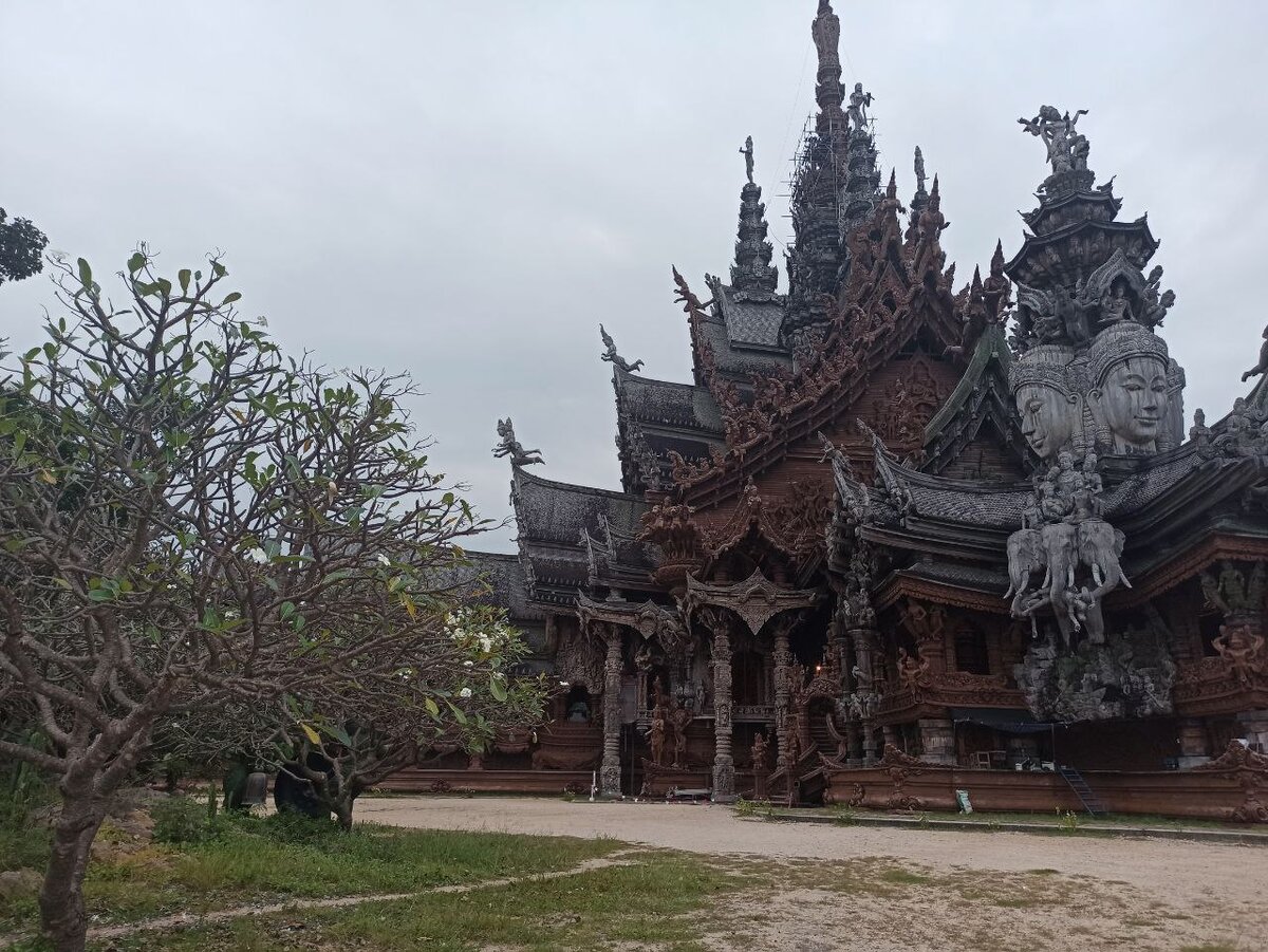 Храм Истины в Паттайе в ноябре 2022