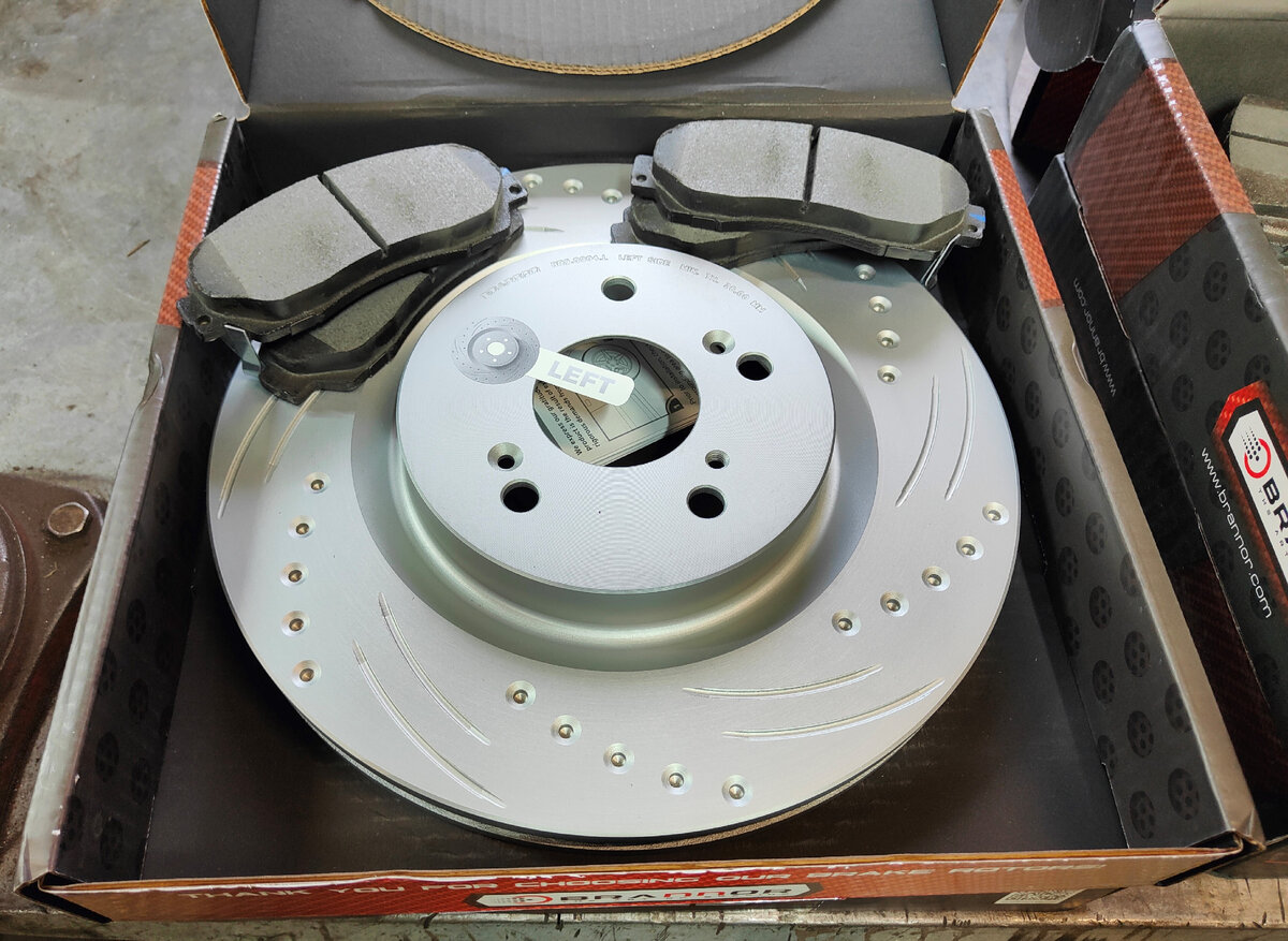 Передние диски и колодки Brannor