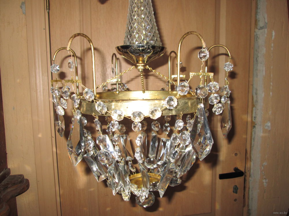 Типовые дома, типовые квартиры, мебель и посуда. Даже во времена, когда такая бытовая типичность казалась советским людям естественной, многим хотелось большего и выделиться на общем фоне.-6